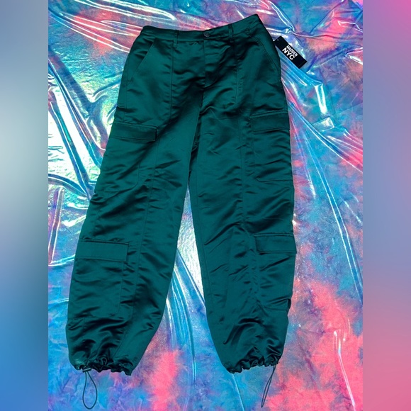 MADDEN NYC JUNIOR SATIN CARGO JOGGERS! - Picture 1 of 13